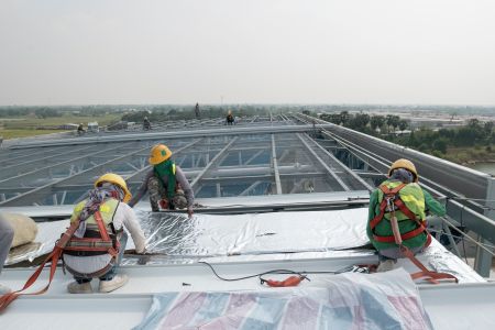 Commercial roofing installation what business owners should ask before signing a proposal